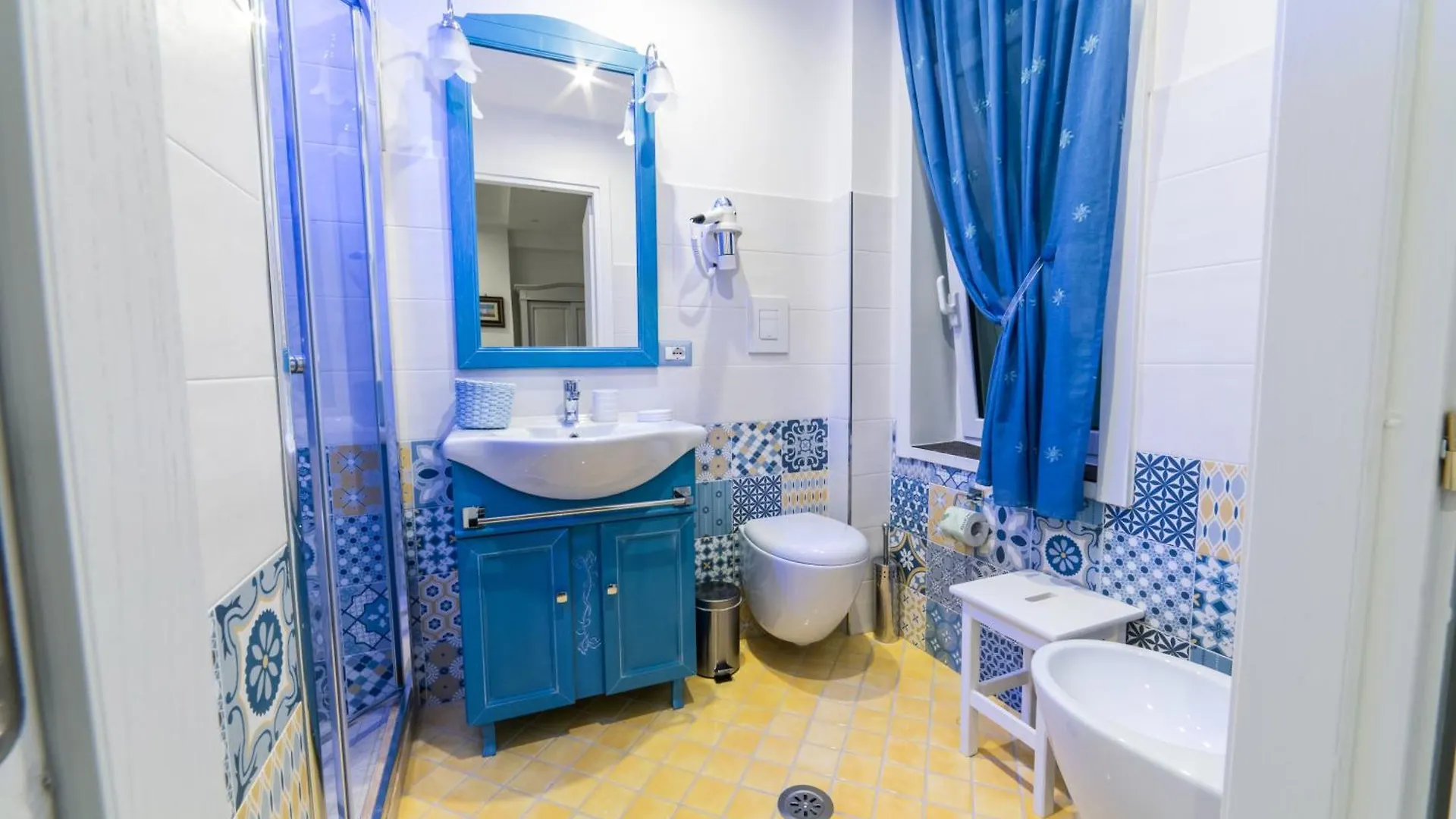 Le Berceau Bed & Breakfast Naples 2*,  Italy